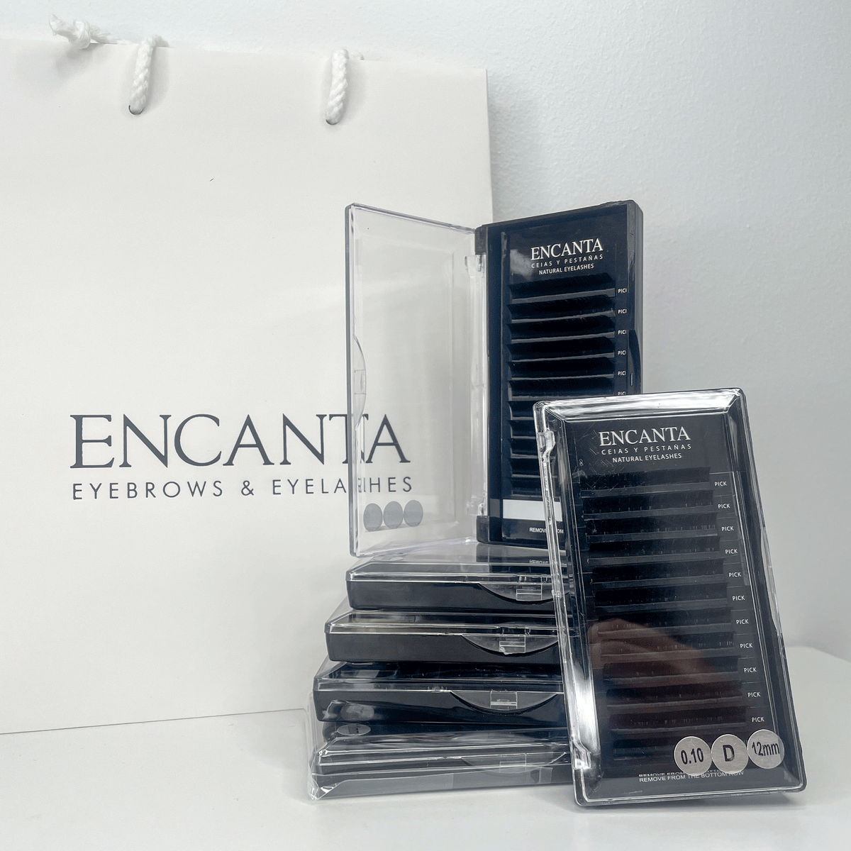Eyelash Extensions | Natural Hair | Encanta Cejas
